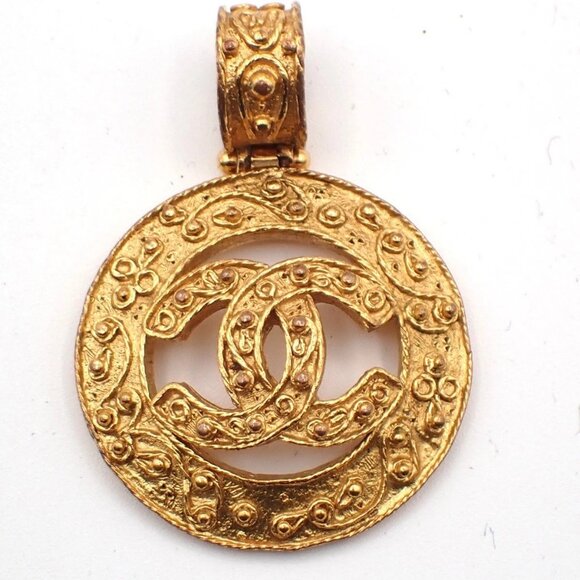 CHANEL Jewelry - CHANEL CC Logo Necklace Pendant Top Charm 94A Gold GHW France Vintage 73RL695